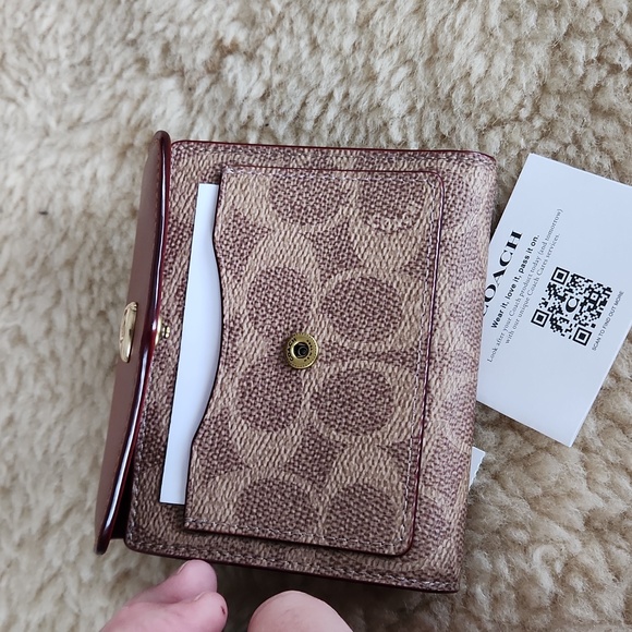 NWT Coach Colorblock Wyn Small Signature Leather Wallet 🤎🎁♥️ - Picture 14 of 16